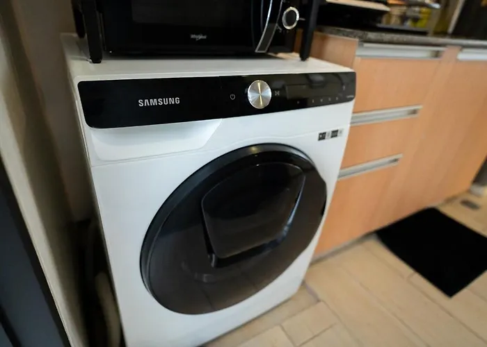 Elegant Unit, Fast Wifi, Near Makati Medical Centr * Manila