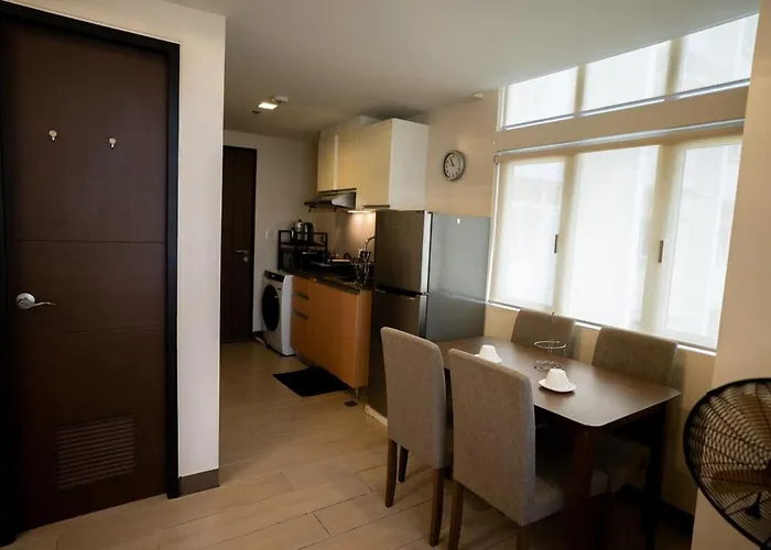 Elegant Unit, Fast Wifi, Near Makati Medical Centr Apartment